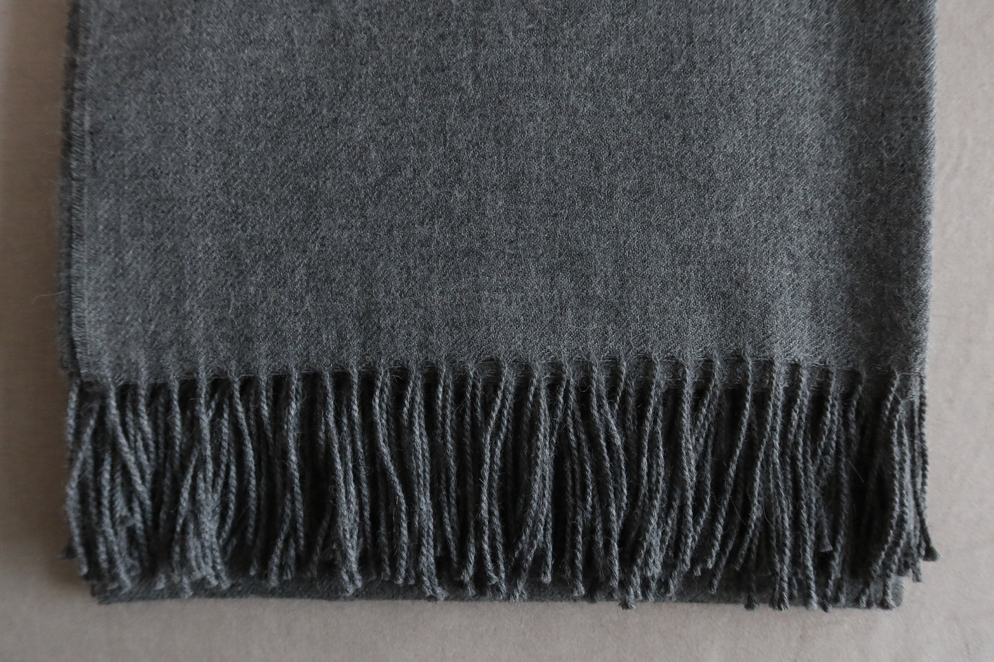 Manta Gris Oscuro 100% Baby Alpaca