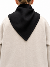 Cargar imagen en el visor de la galería, Pañuelo 100% Baby Alpaca Negro
