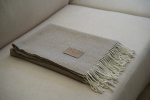 Manta Beige Jaspeado Fleco Blanco