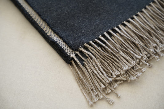 Manta Negra Fleco Beige