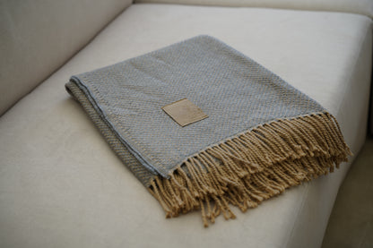 Manta Celeste Jaspeado Fleco Beige