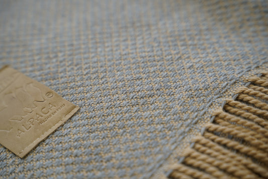 Manta Celeste Jaspeado Fleco Beige