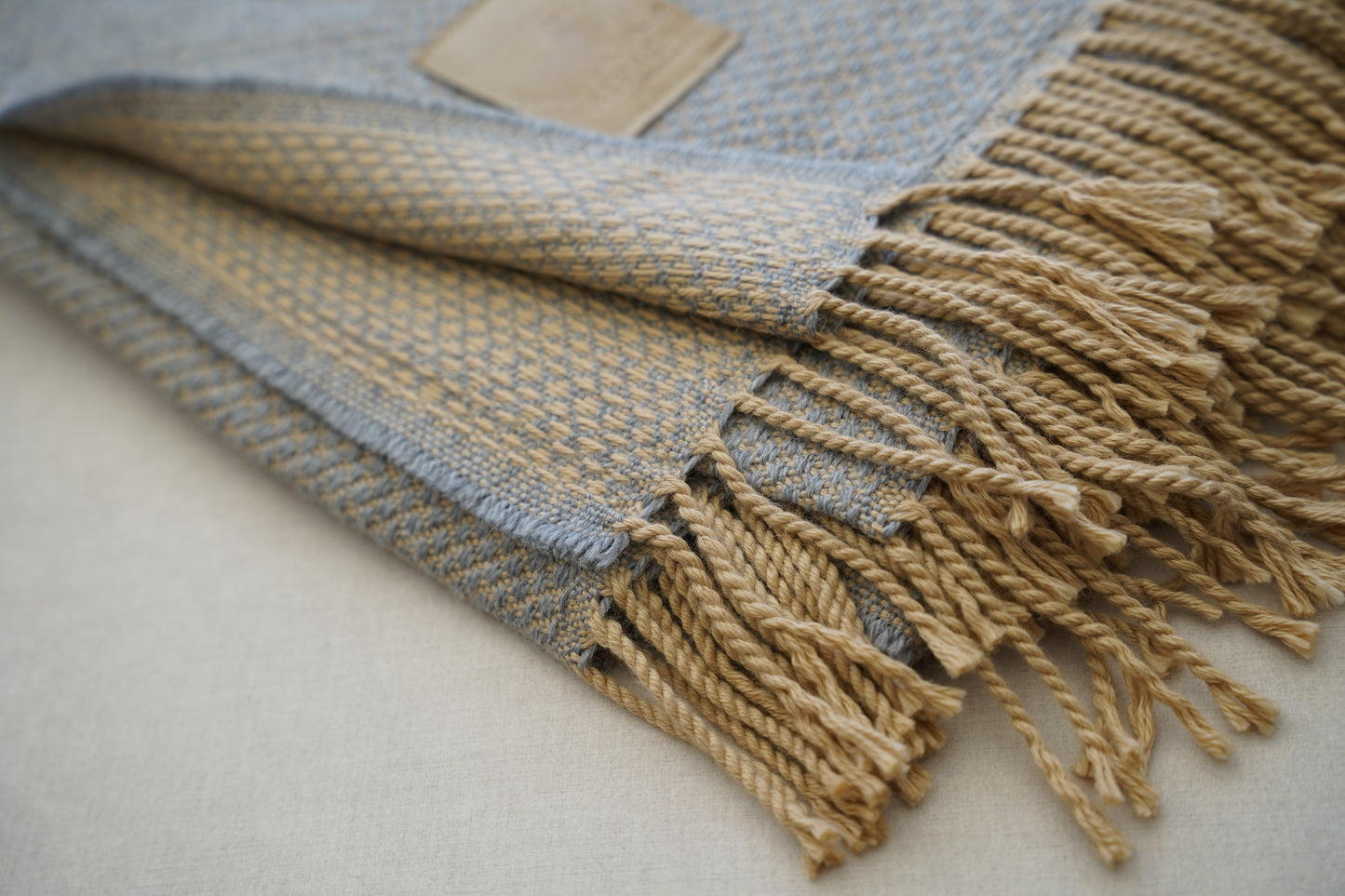 Manta Celeste Jaspeado Fleco Beige