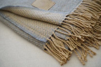 Manta Celeste Jaspeado Fleco Beige