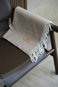 Manta Beige Jaspeado Fleco Blanco