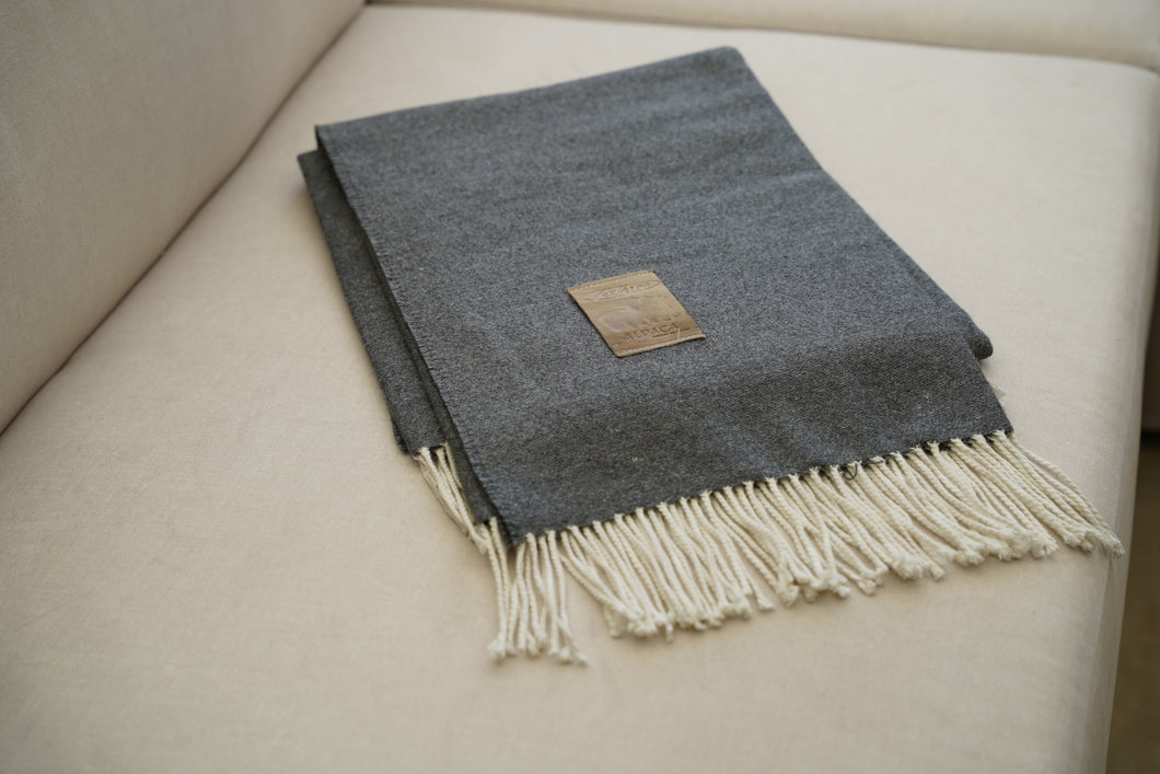 Manta  Gris fleco blanco