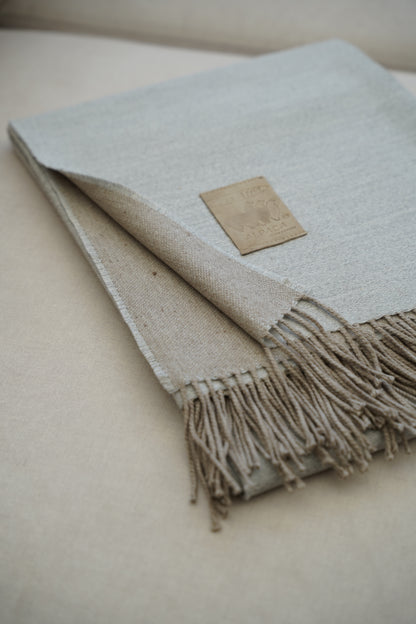 Manta Gris Claro Fleco Beige