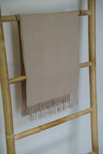 Cargar imagen en el visor de la galería, Bufanda Beige 100% Baby Alpaca
