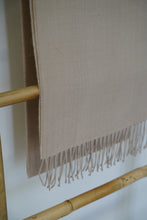Cargar imagen en el visor de la galería, Bufanda Beige 100% Baby Alpaca
