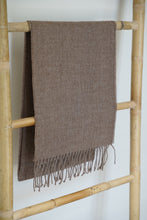 Cargar imagen en el visor de la galería, Bufanda Café 100% Baby Alpaca
