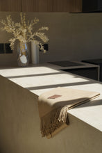 Cargar imagen en el visor de la galería, Manta Camel 100% Baby Alpaca
