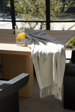 Cargar imagen en el visor de la galería, Manta Gris Clara 100% Baby Alpaca
