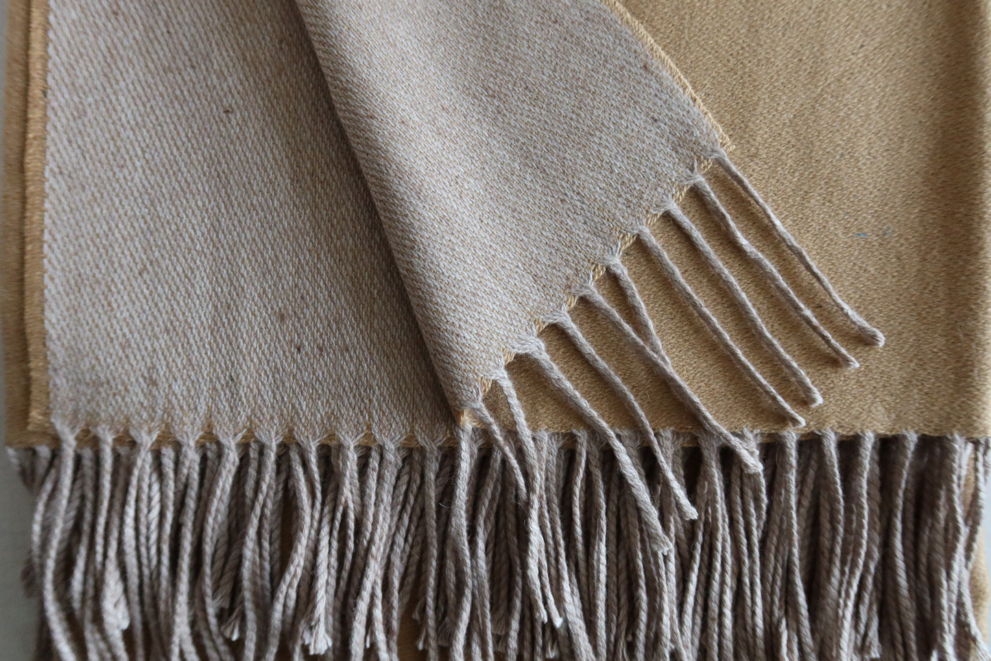 Manta Café Lúcuma Fleco Beige