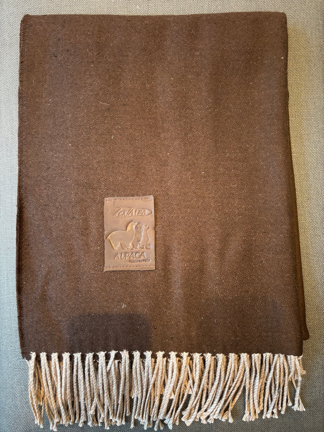 Manta Café Oscuro Fleco Beige