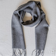 Cargar imagen en el visor de la galería, Bufanda Gris 100% Baby Alpaca
