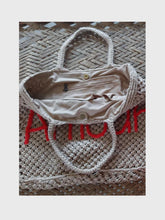 Cargar imagen en el visor de la galería, Jute Bags Amour
